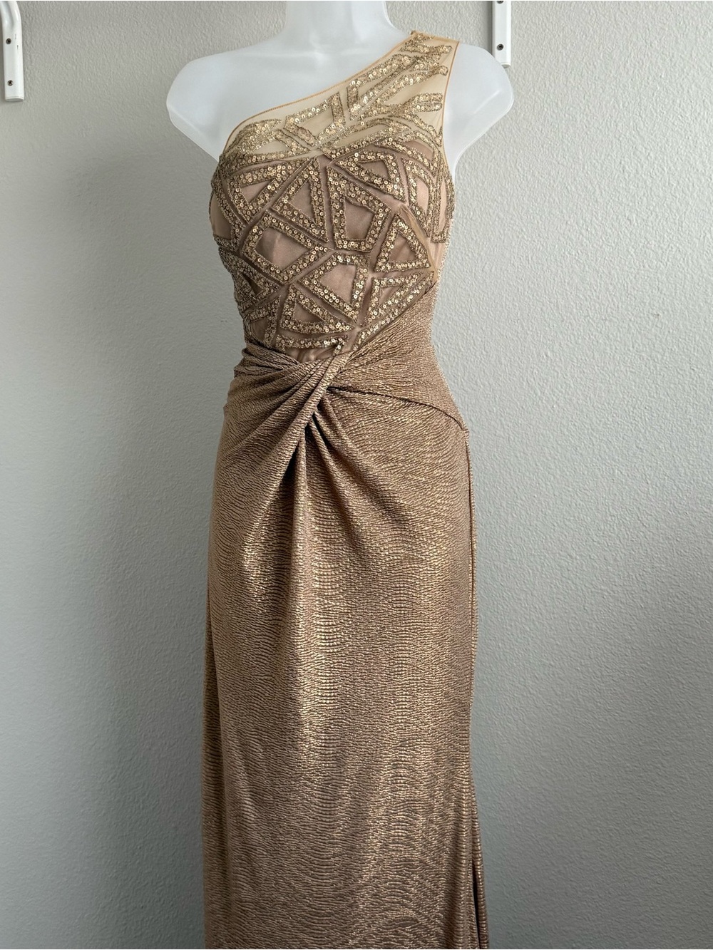David Meister Gold One-Shoulder Sequin Mesh Goddess Luxury Beaded Gown - Size 8